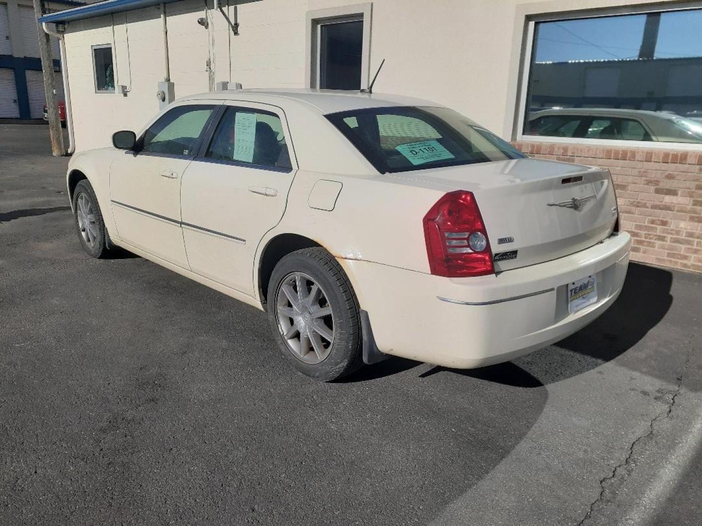 2008 Chrysler 300 (2C3LK53G68H) , located at 2015 Cambell Street, Rapid City, SD, 57701, (605) 342-8326, 44.066433, -103.191772 - Photo#5